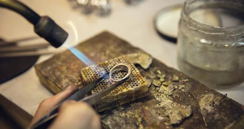 Handmade Jewelry Workshops Boost Creativity