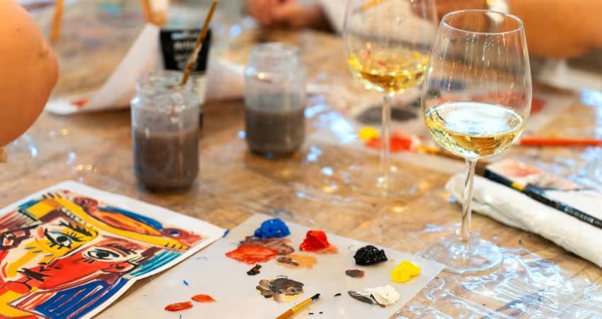 How to Prepare for a Paint and Sip Event